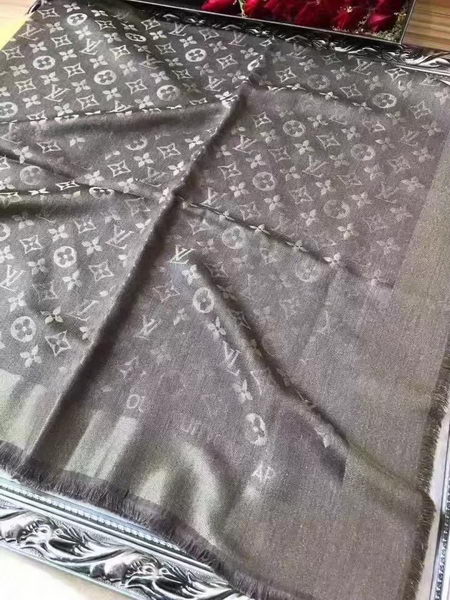 Louis Vuitton Scarf LVS92110E