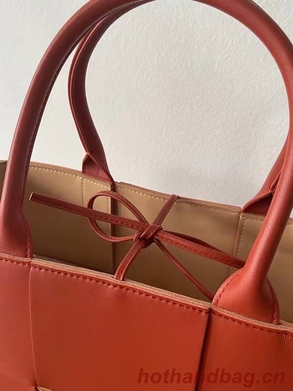 Bottega Veneta ARCO TOTE Small intrecciato grained leather tote bag 652867 MAPLE