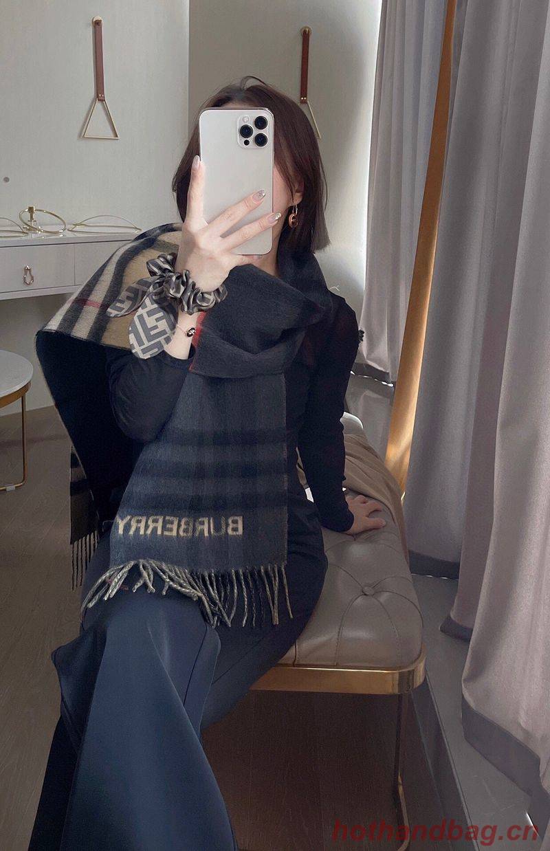 Burberry Scarf B00254