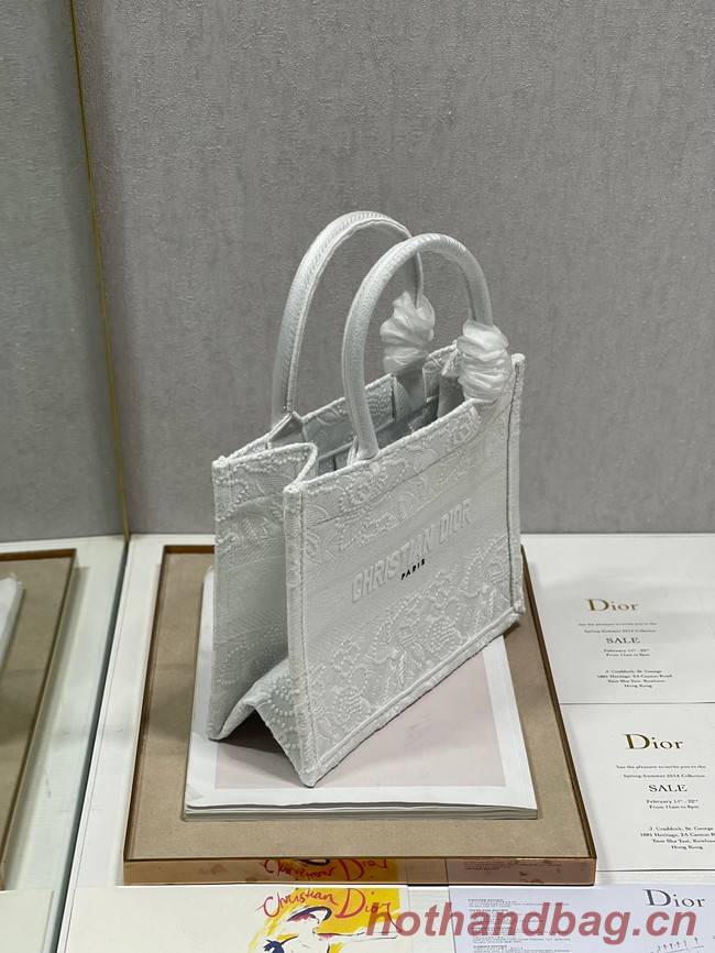 SMALL DIOR BOOK TOTE Embroidery M1265ZRGO white