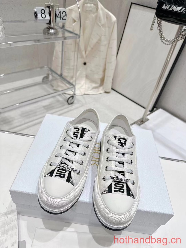 WALK N DIOR SNEAKER Dior Oblique Embroidered Cotton 93626-1