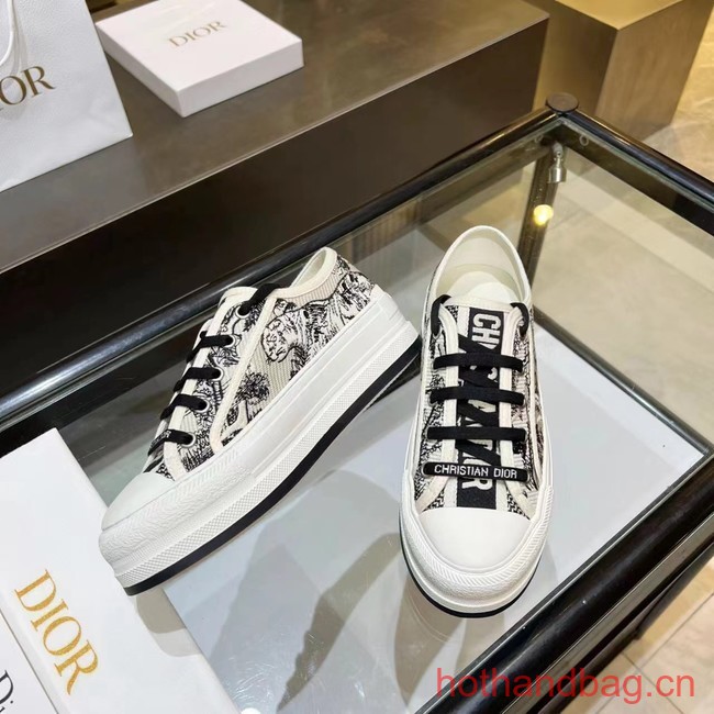 WALK N DIOR SNEAKER Dior Oblique Embroidered Cotton 93626-9