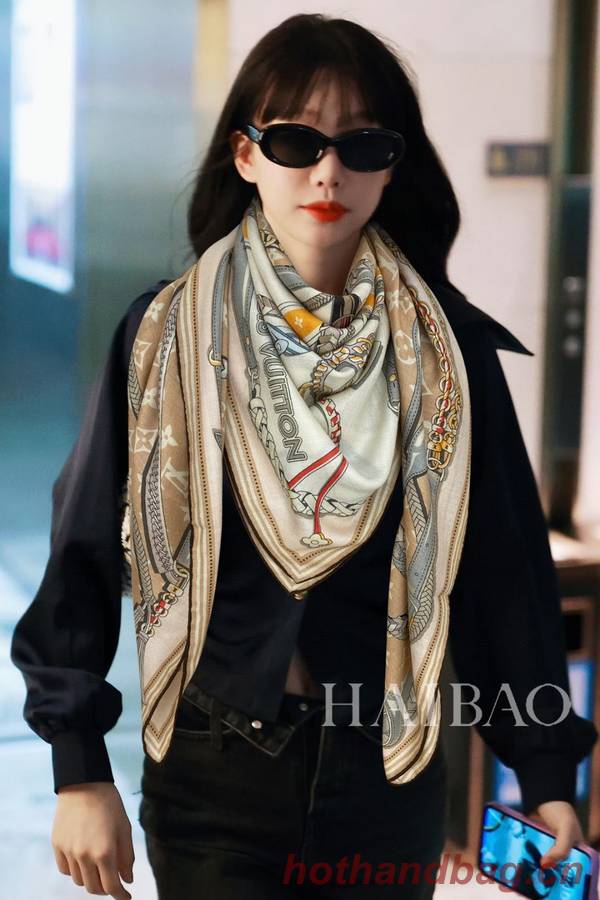 Louis Vuitton Scarf LVC00462