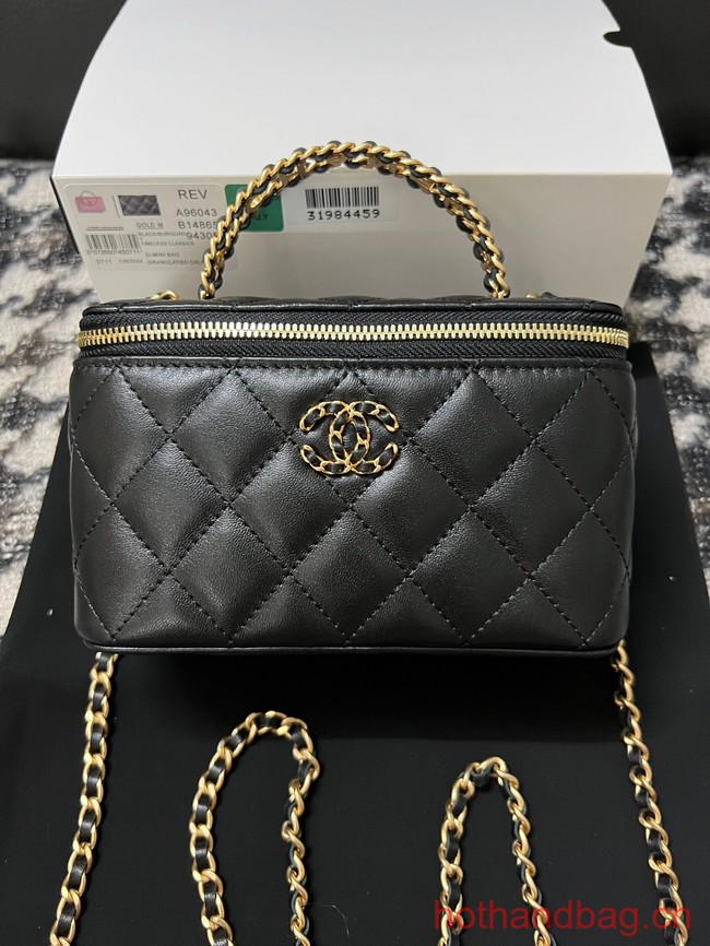 CHANEL CLUTCH WITH CHAIN AP3747 black