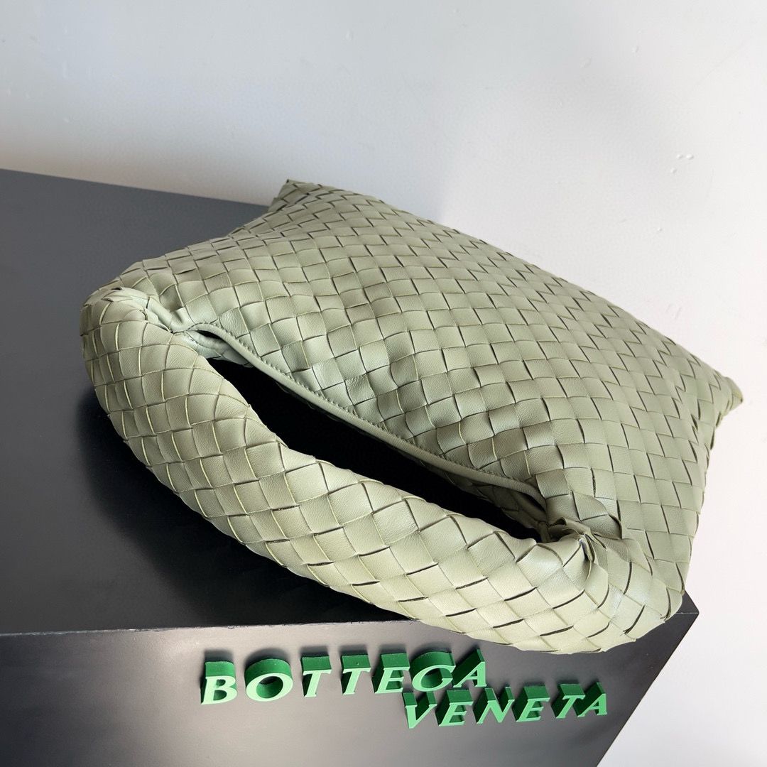 Bottega Veneta Medium Hop Original Leather Bag 763966 Light Green