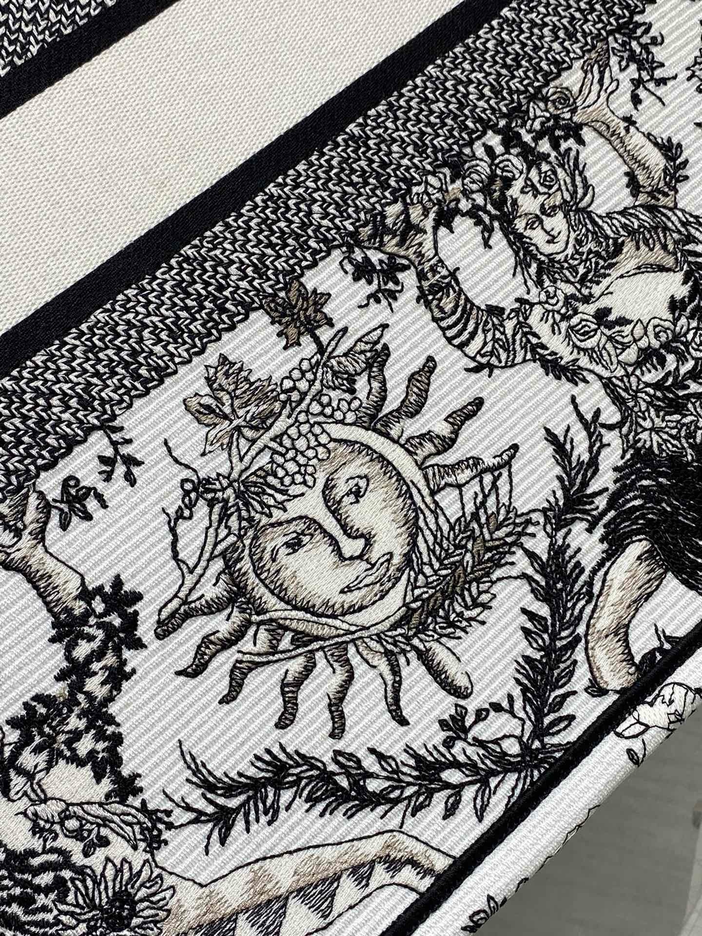 Large Dior Book Tote White and Black Toile de Jouy Soleil Embroidery M1286ZECQ