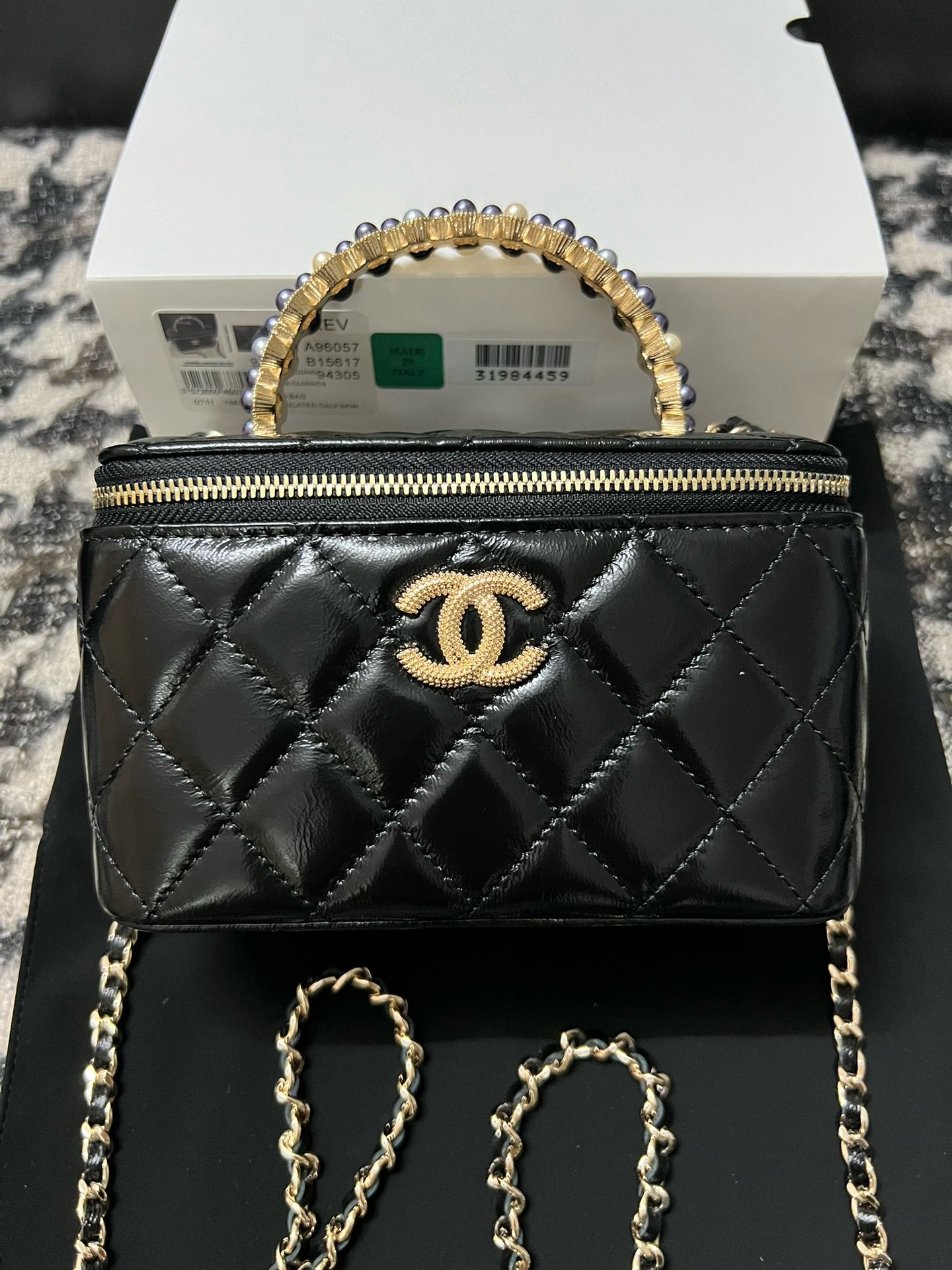 CHANEL CLUTCH WITH CHAIN AB3747 black