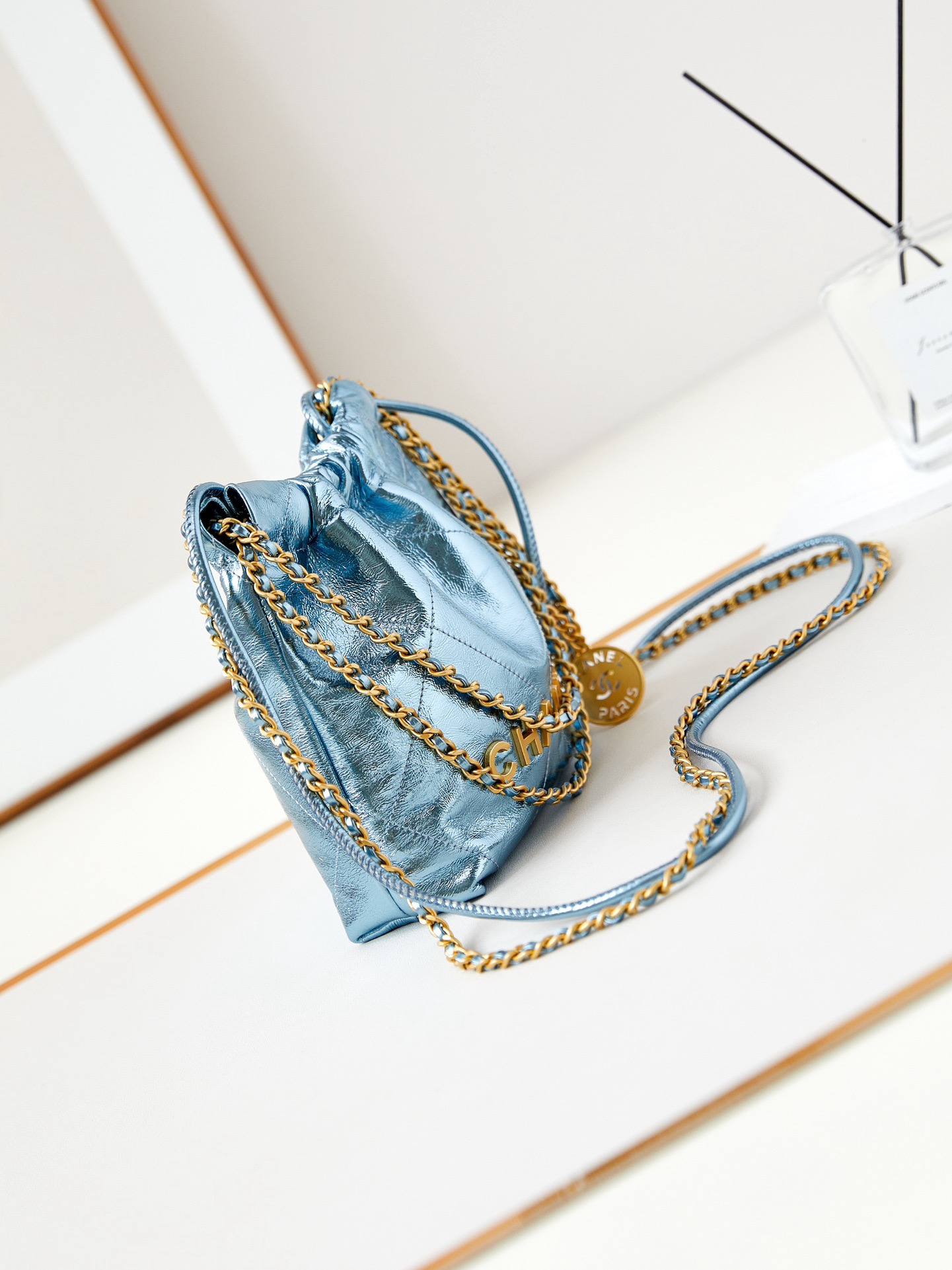 CHANEL 22 MINI HANDBAG AS3980 Pearlescent blue