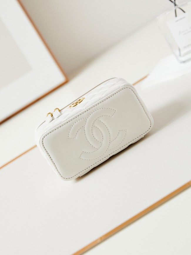 CHANEL MINI CLUTCH WITH TOP HANDLE AP3820 white