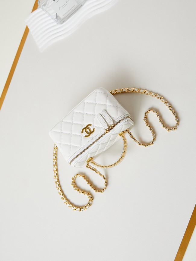 CHANEL MINI CLUTCH WITH TOP HANDLE AP3820 white