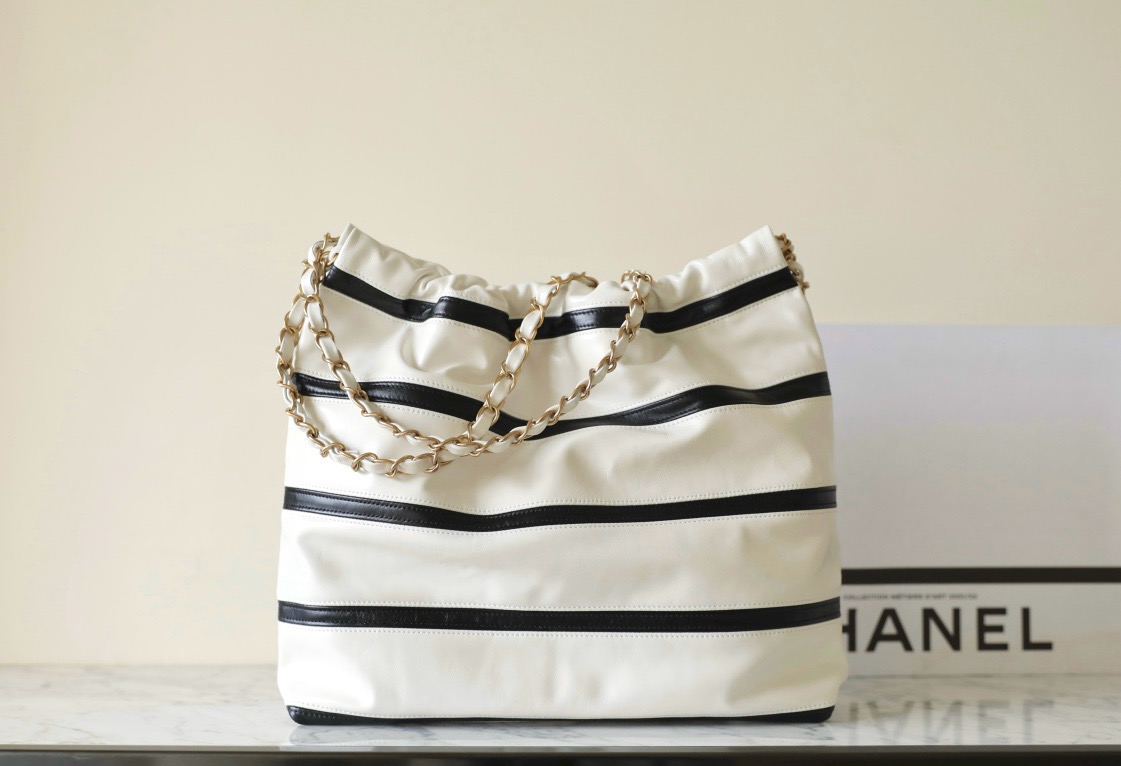 CHANEL 22 HANDBAG AS3260 White & Black