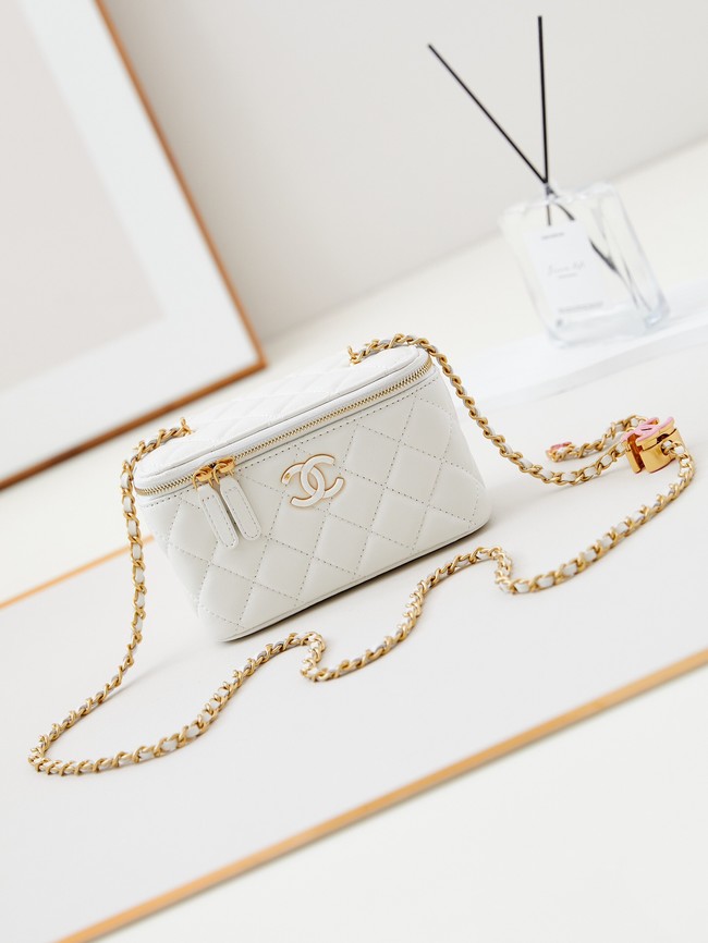 CHANEL MINI CLUTCH  AP3940 white