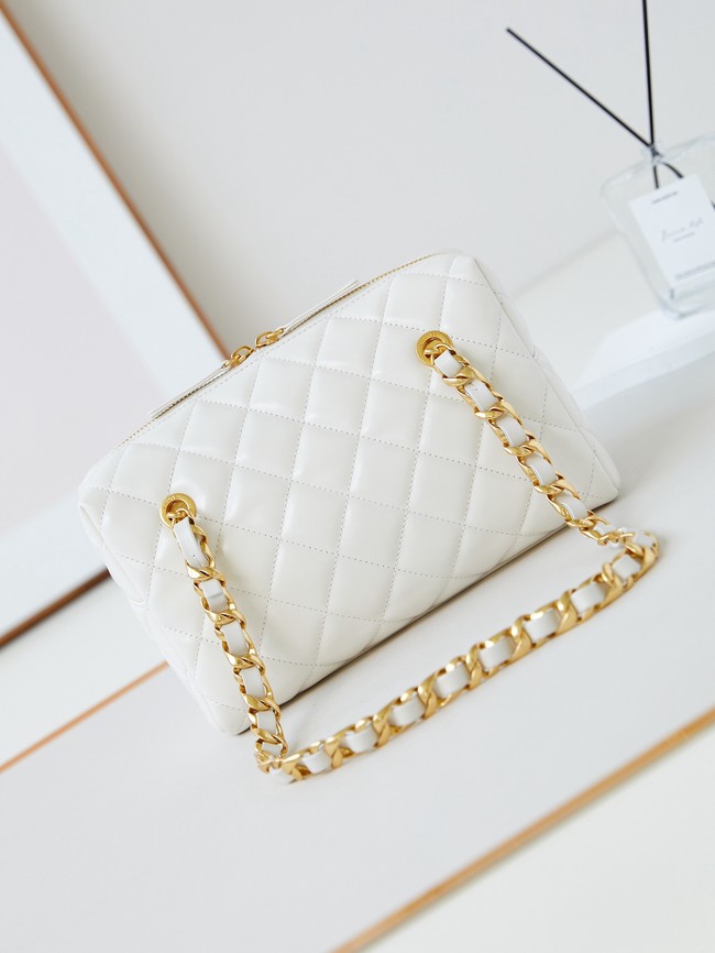 Chanel HANDBAG Lambskin & Gold-Tone Metal AS5152 white