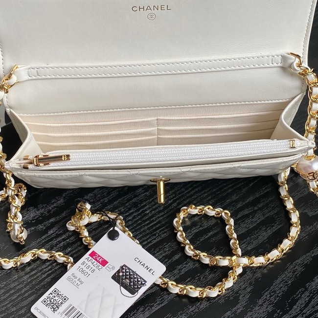 Chanel WALLET ON CHAIN AP4282 white